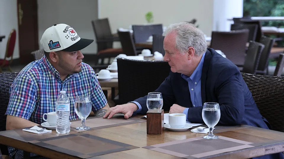 Abrego Garcia, left, with Sen. Van Hollen at table