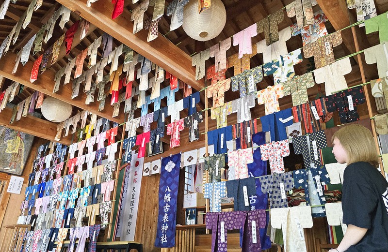 御神像の着物干す神事「乾衣祭」始まる　福岡・八幡古表神社