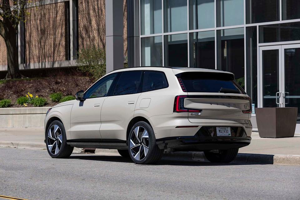 2025 volvo ex90