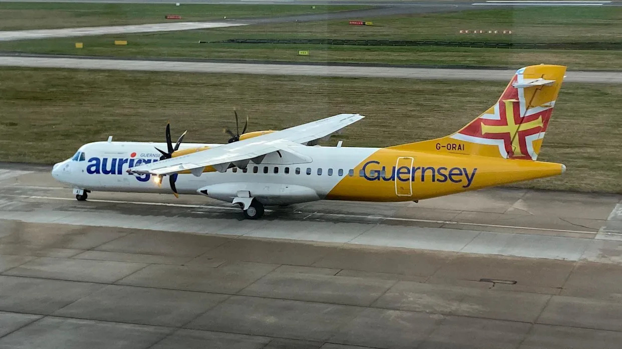 Guernsey flight mysteriously tracked by 1.3m online