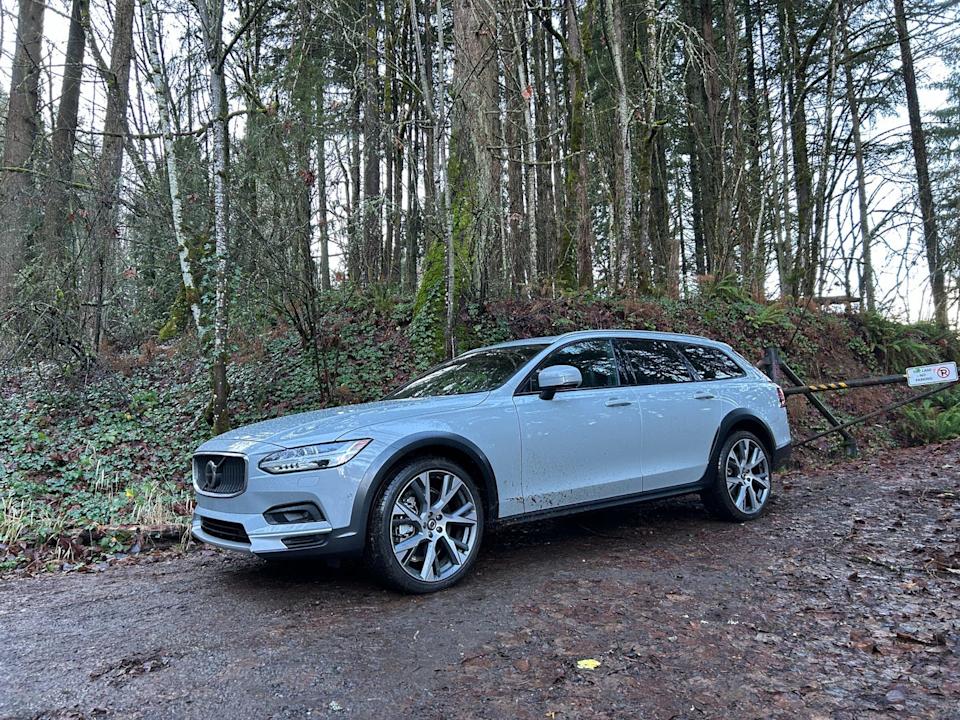 2025 volvo v90 cross country