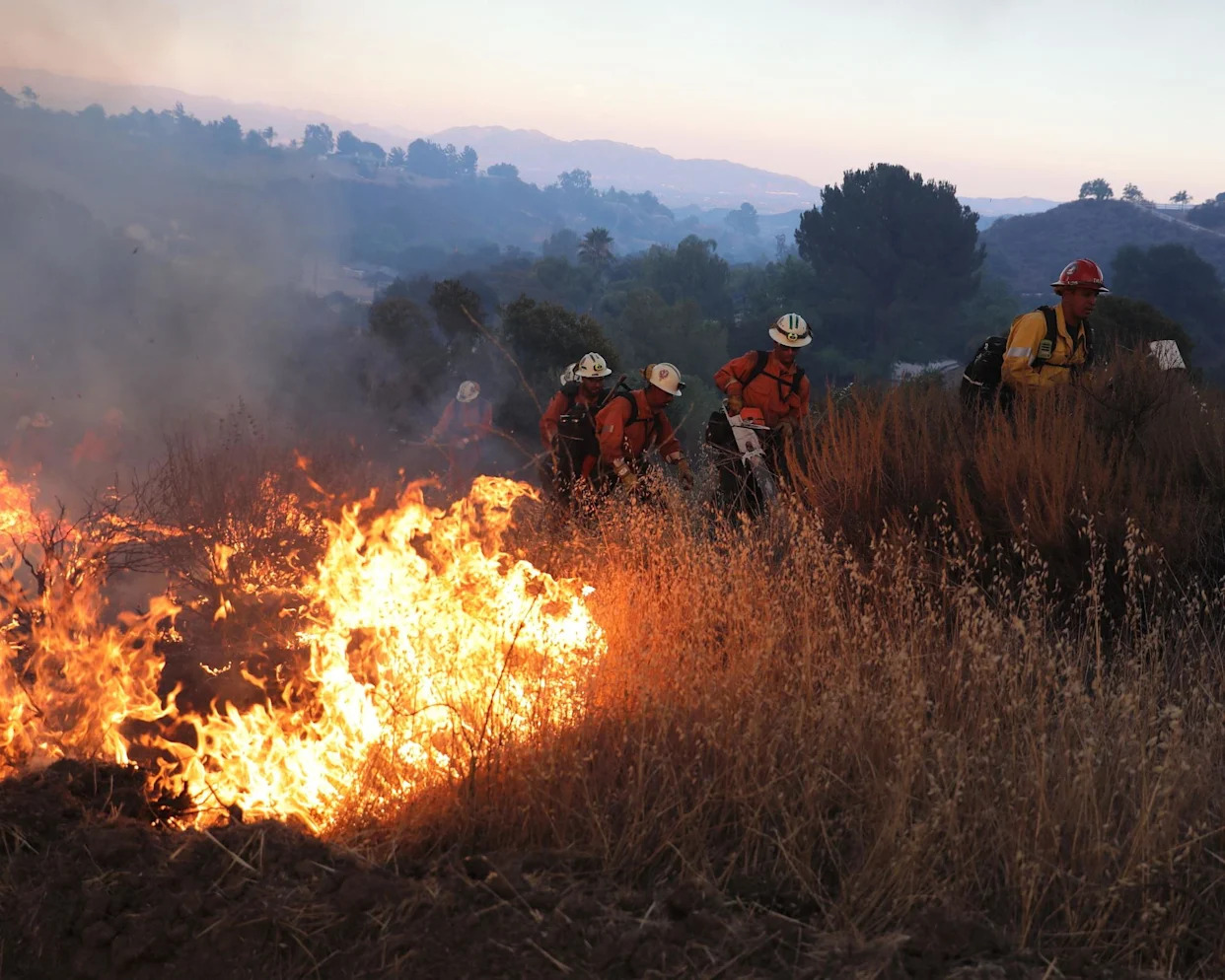 Colorado deploys more than 1,000 firefighters to battle two huge blazes