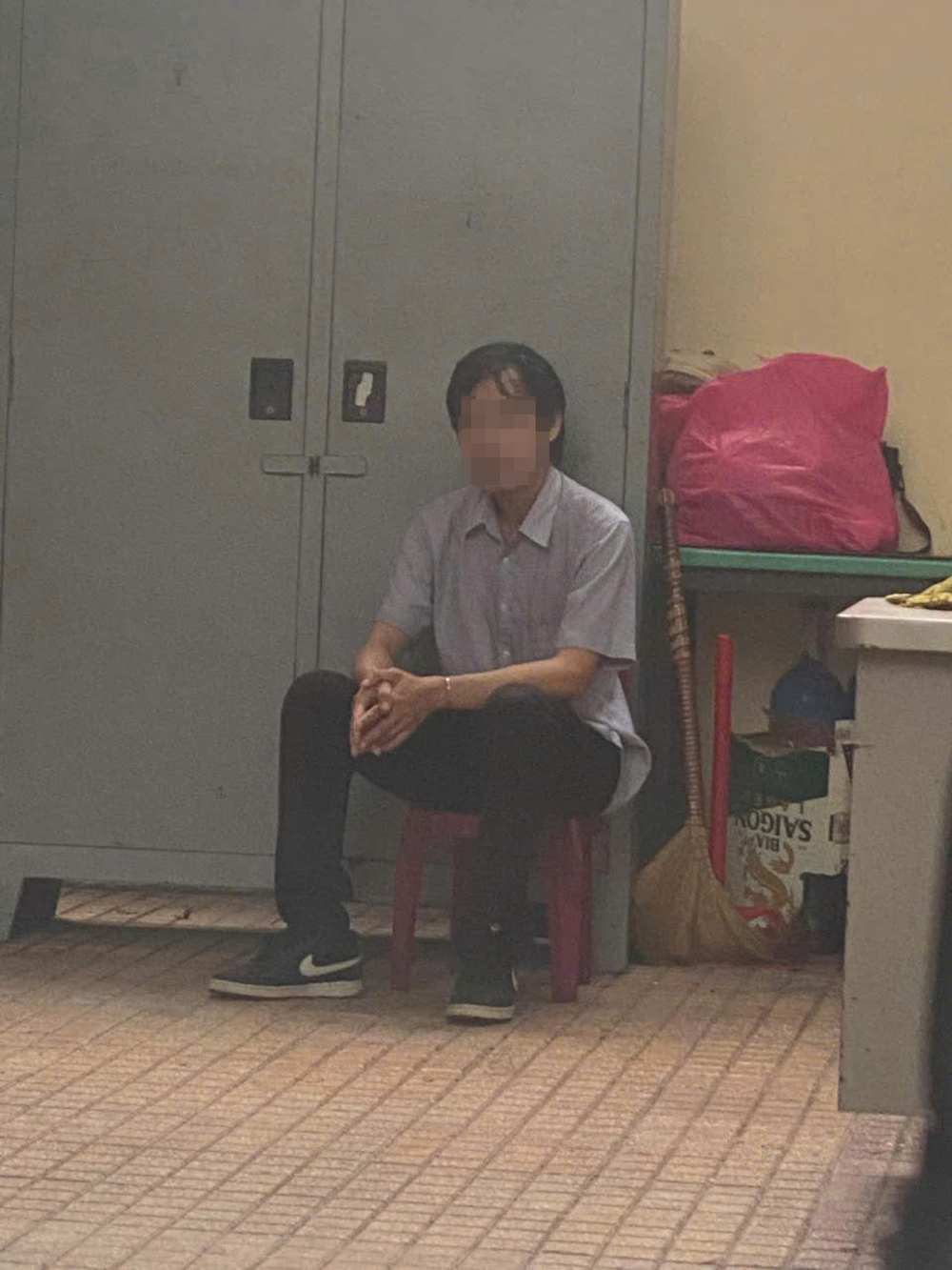 Kẻ sàm sỡ bị cô gái truy đuổi, đánh ở Metro TPHCM: Nhiều người nhận là nạn nhân