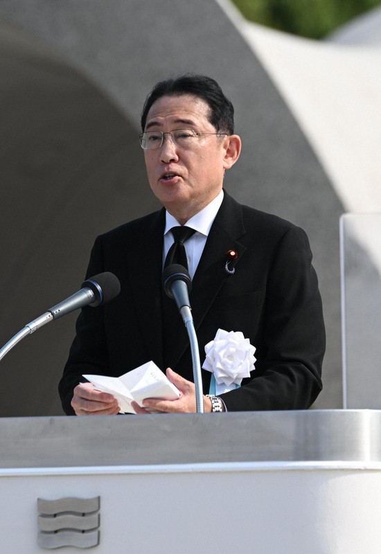平和記念式典であいさつする岸田文雄首相＝広島市中区で2024年8月6日午前8時33分、北村隆夫撮影