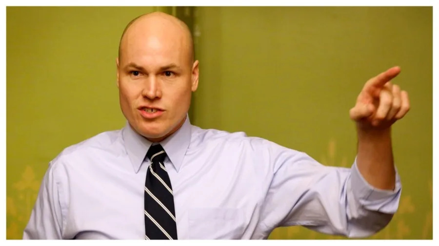 Scholten drops out of Iowa Senate race, endorses fellow state rep