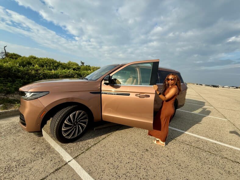 The exterior design of the 2025 Lincoln Navigator Black Label