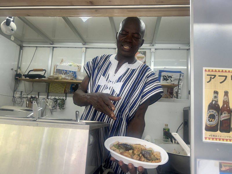「おいしすぎるアフリカ料理」話題　初代大統領の元専属シェフが調理