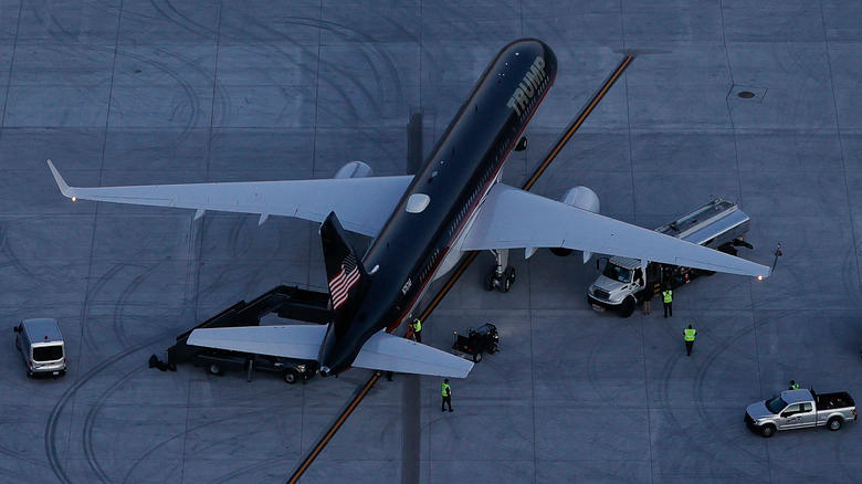 A Boeing 757 being refueled.