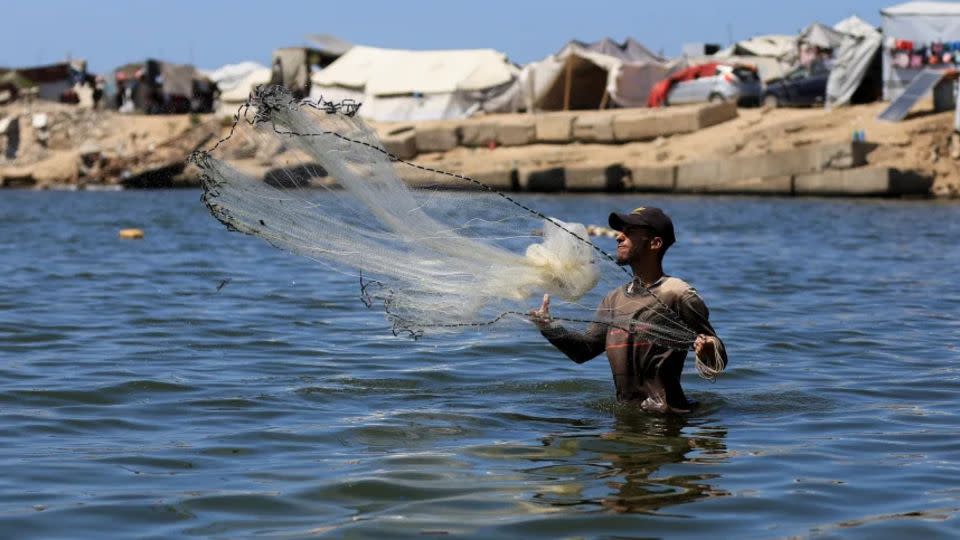 La ONU ha declarado que la industria pesquera de Gaza trabaja ahora solo al 7,3 % de su capacidad de producción anterior a la guerra. - Dawoud Abu Alkas/Reuters