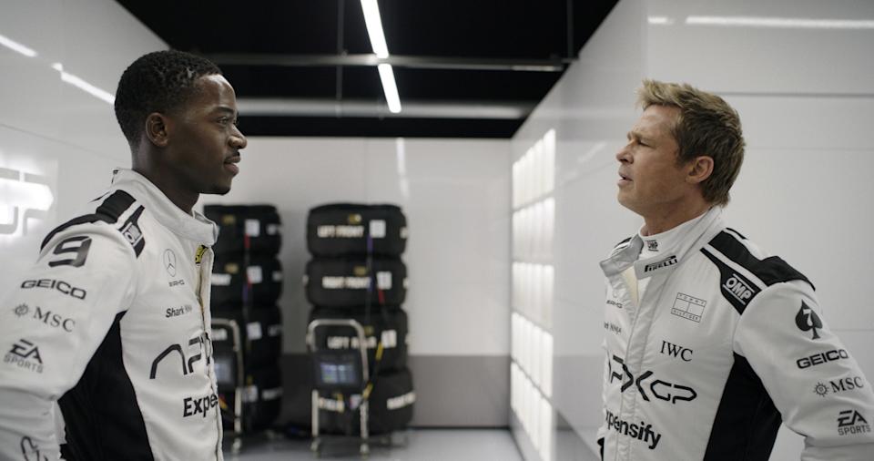 Damson Idris y Brad Pitt en F1: The Movie. (Warner Bros./Courtesy Everett Collection)