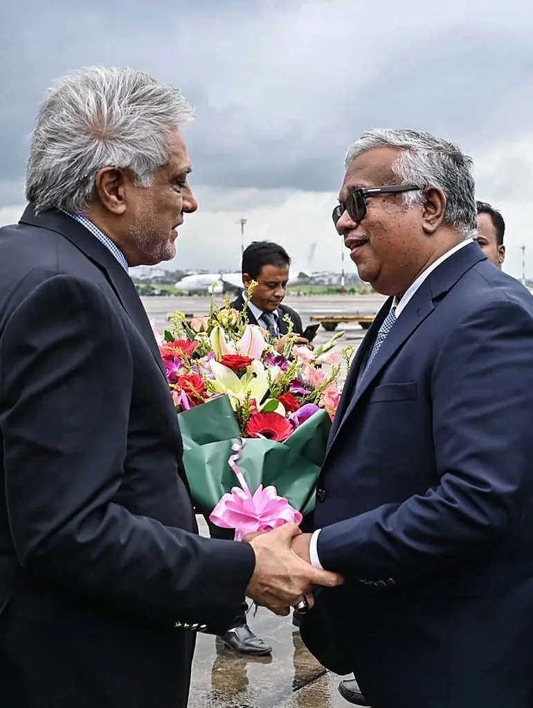 Pakistan FM holds talks with Bangladeshi officials during ‘historic’ visit