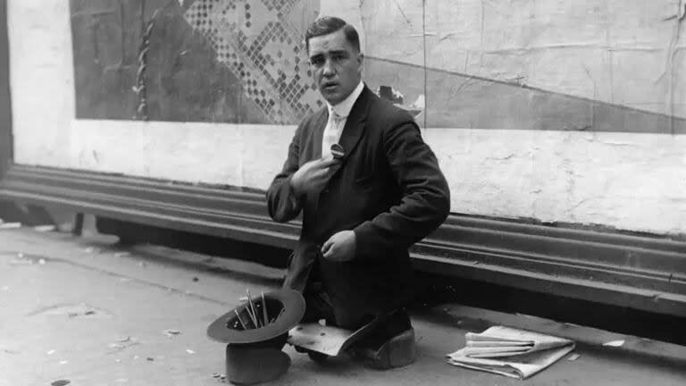 Las normas no solo prohibieron la mendicidad, sino que también impedían a los discapacitados dedicarse a las artes callejeras o a la venta ambulante.
