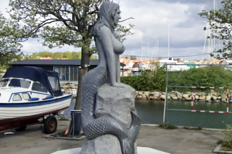 Una estatua de sirena, obra de Peter Bech, será retirada en Copenhague por considerarse “pornográfica”