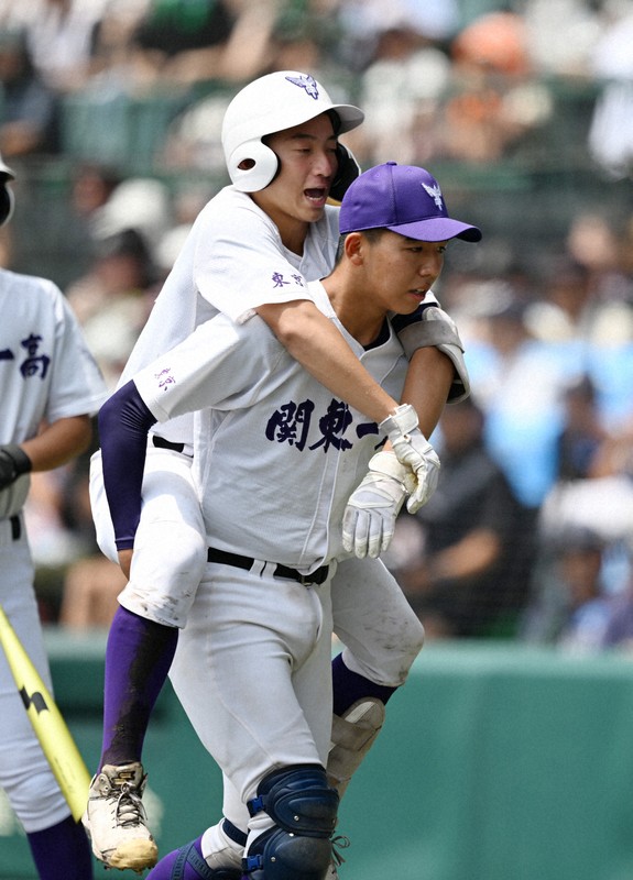 関東一、脚がつり次々に選手交代のアクシデント　夏の甲子園