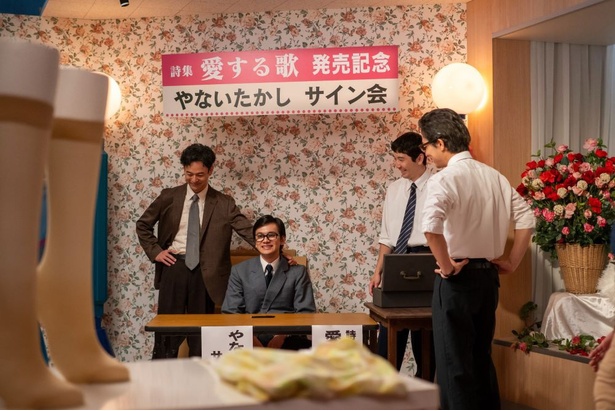 ＜明日のあんぱん＞妻夫木聡“八木”のアイデアで開かれた北村匠海“嵩”のサイン会が盛況に終わる