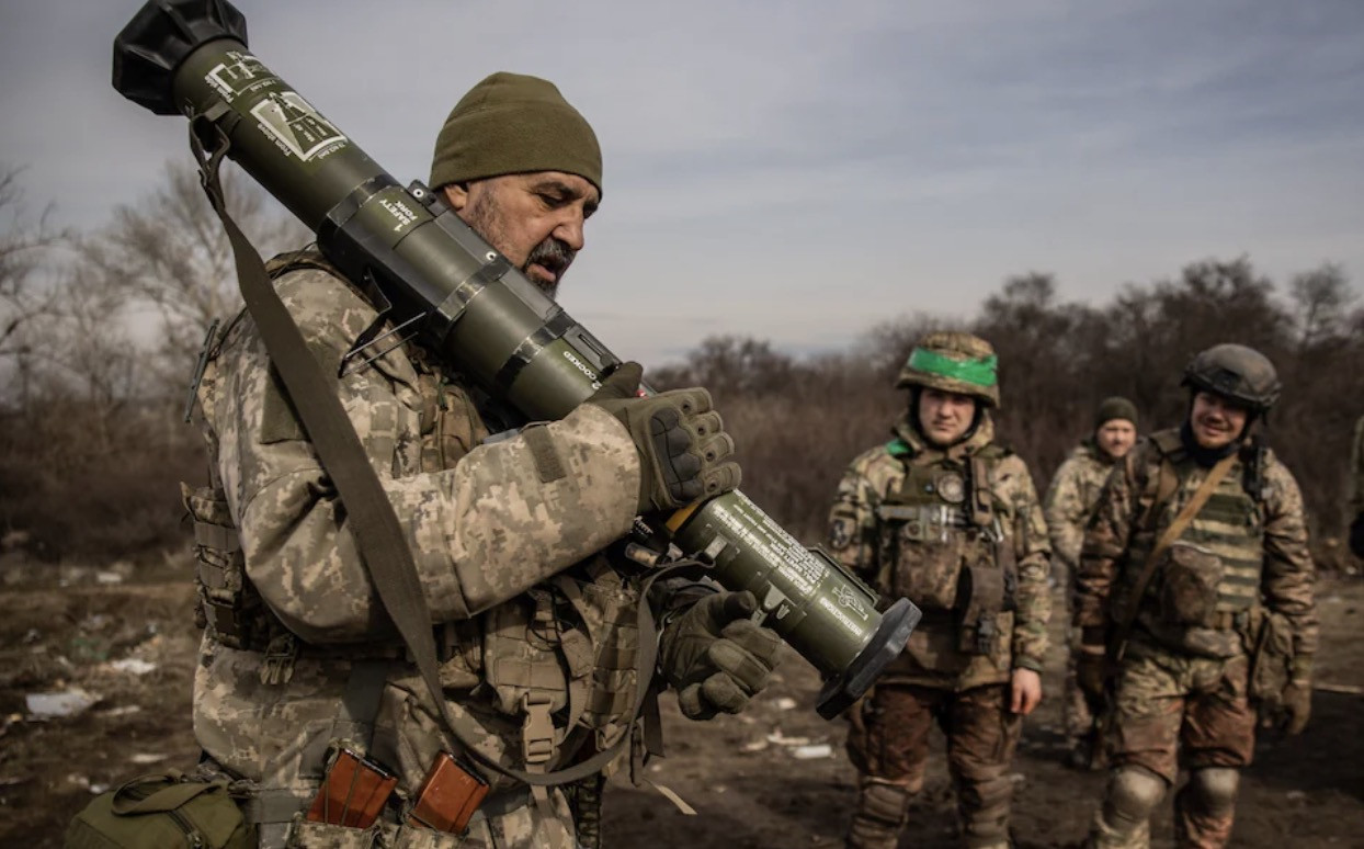 Quân Ukraine đối mặt với hàng loạt vòng vây của Nga ở Donbass