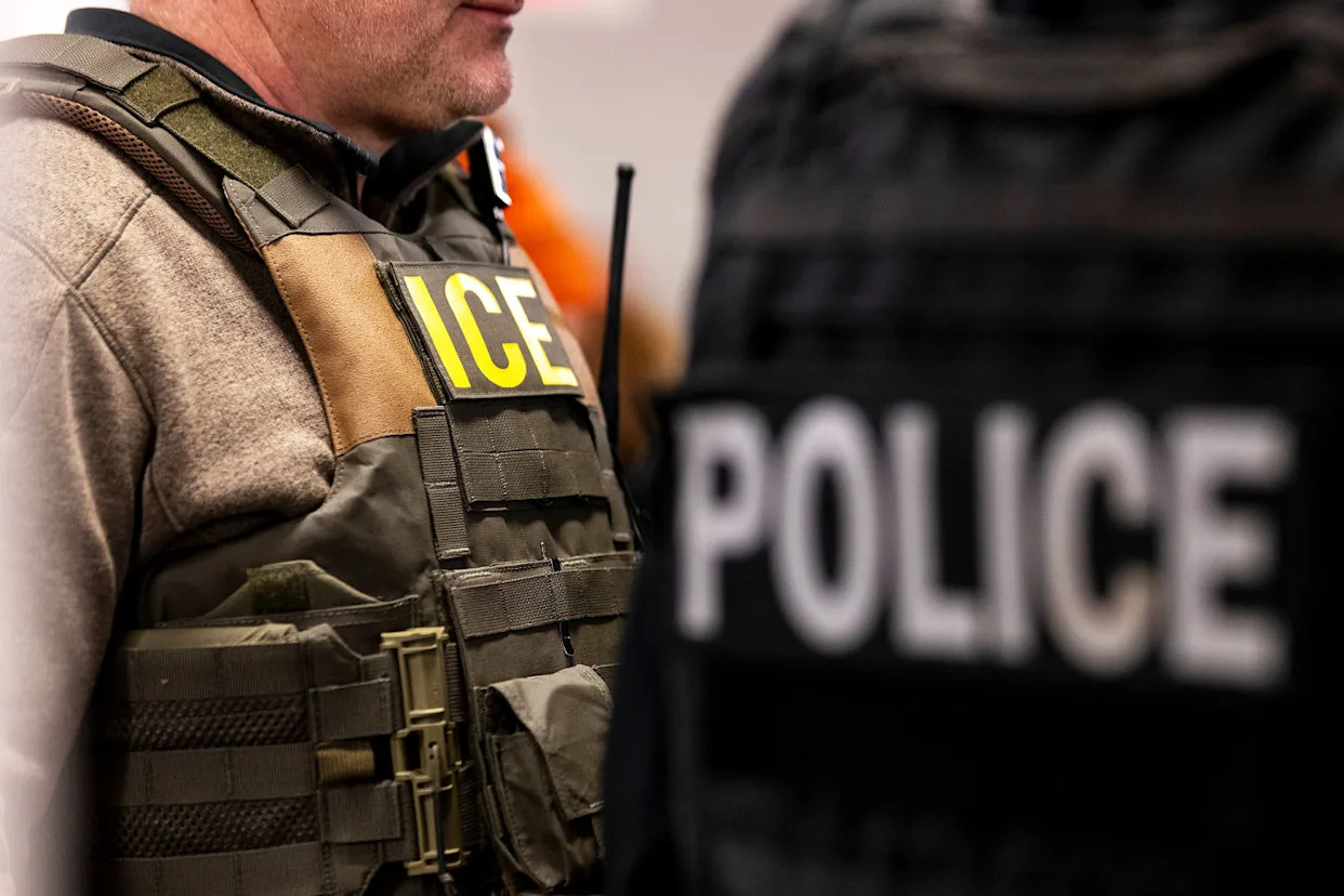 ICE Agents Carry Out Raid On Undocumented Immigrants In Chicago (Christopher Dilts / Bloomberg via Getty Images file)
