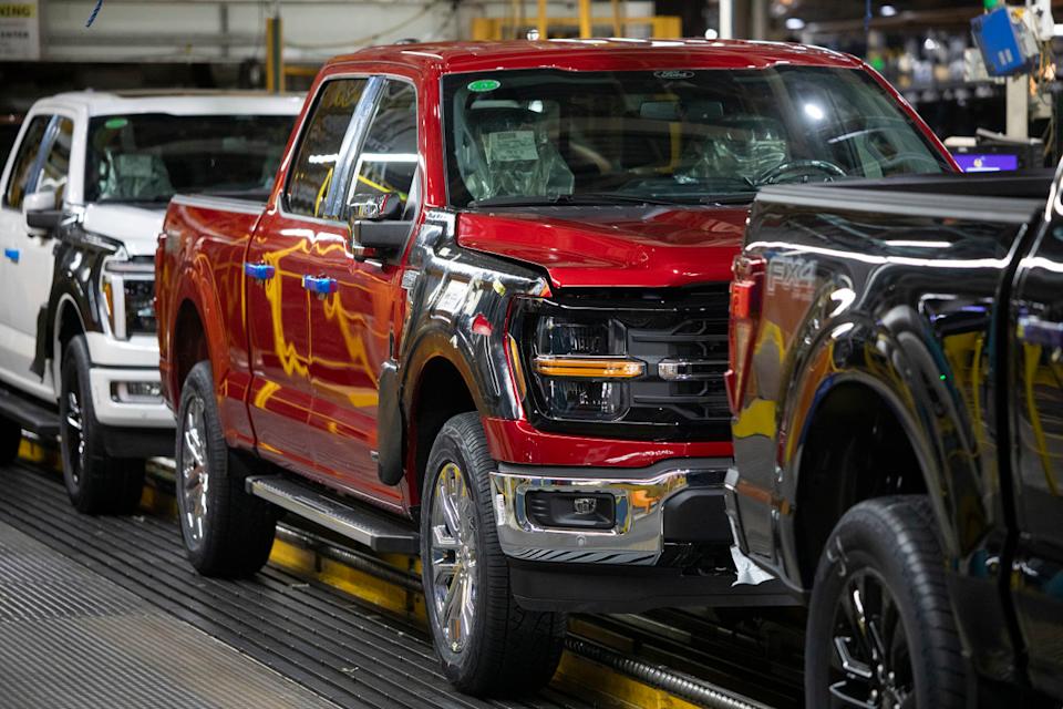 Trump says Japan to import huge Ford F-150 trucks