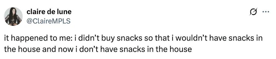 Tweet by user saying they didn't buy snacks to avoid having them at home, now regrets having no snacks
