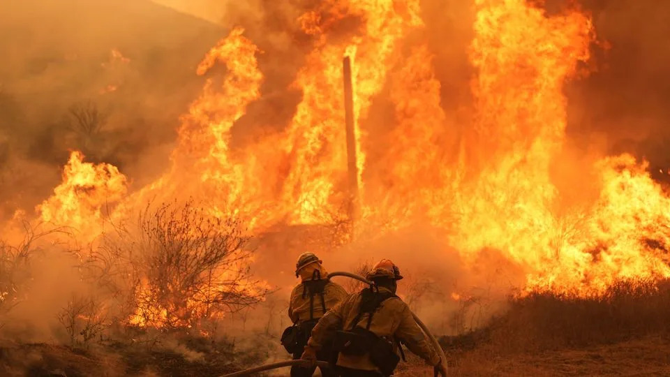 Rapidly spreading brush fire prompts an evacuation order for thousands north of Los Angeles