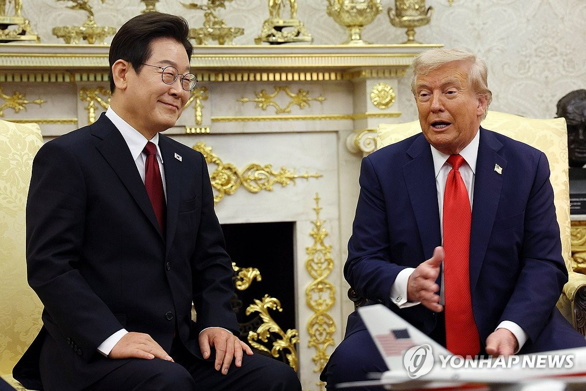 Ông Trump hứa mua tàu, giữ nguyên mức thuế 15% với Hàn Quốc