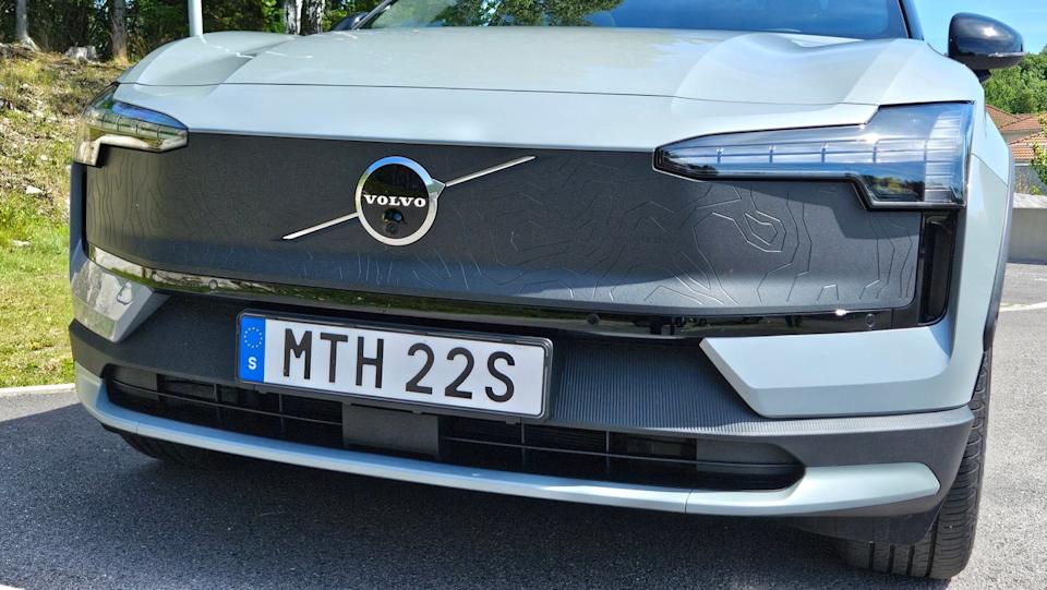 2026 volvo ex30 cross country
