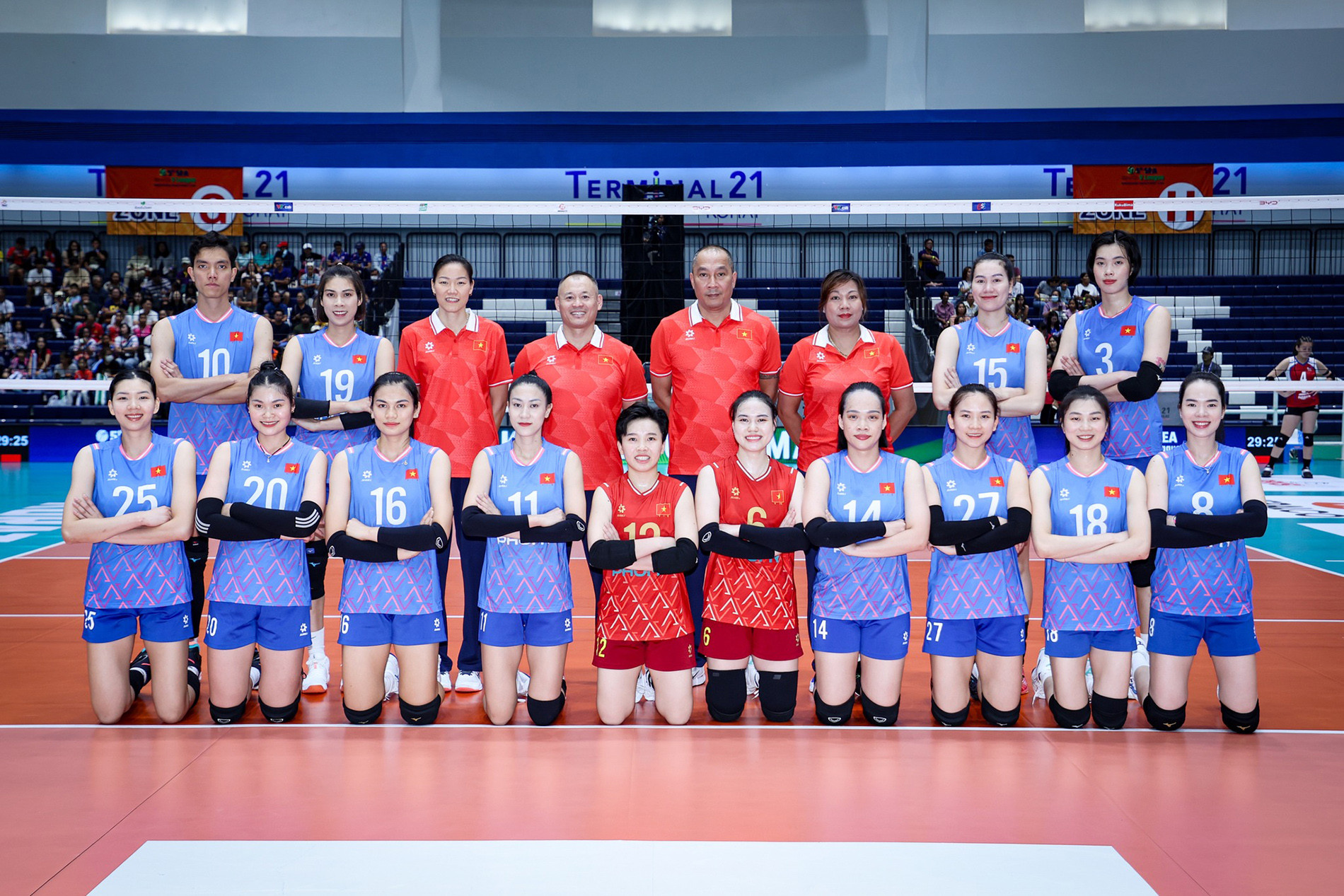 Thanh Thúy khiến người hâm mộ bóng chuyền Việt Nam thót tim