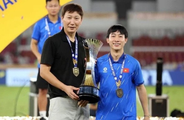 HLV Kim Sang Sik bật mí ‘chiến thuật khăn tắm’, lấy vé World Cup 2030