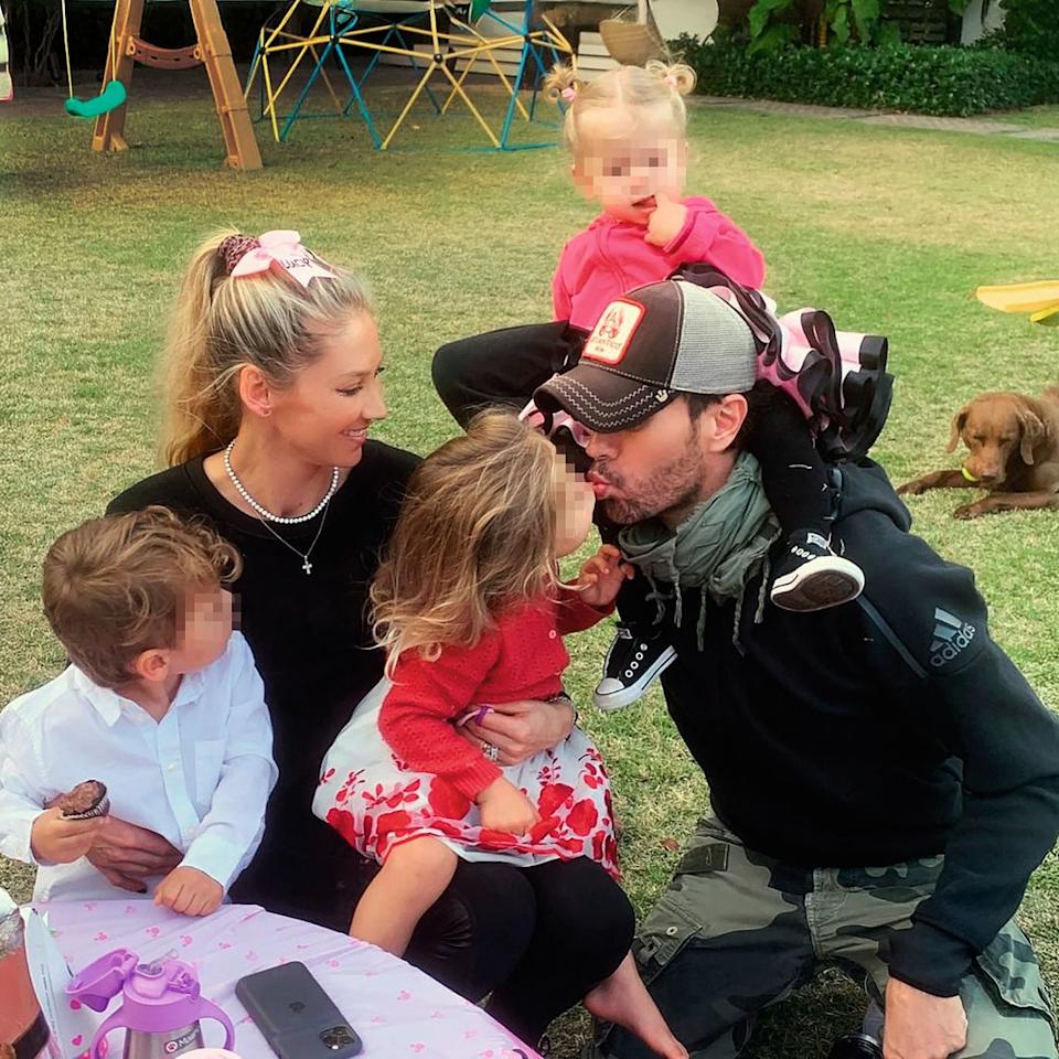 Gran Sorpresa en la familia Iglesias Enrique y Anna Kournikova esperan su cuarto HIJO