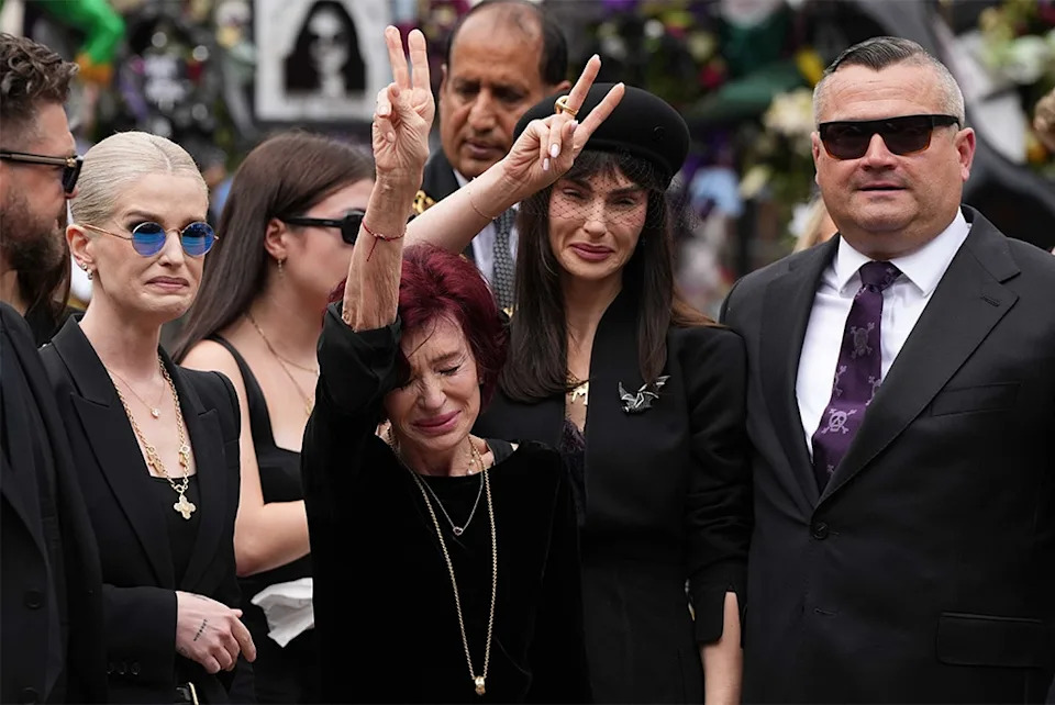 <p>Sharon Osbourne & Aimee Osbourne</p>