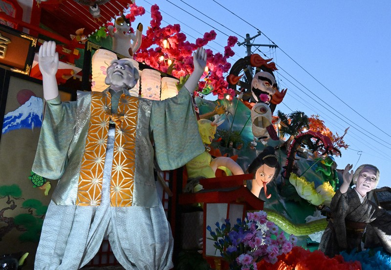 豪華絢爛、新庄まつり開幕　「チェレンコヤッサー」今村翔吾さん参加