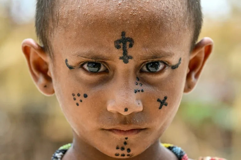 City girls snub traditional Hindu face tattoos in Pakistan