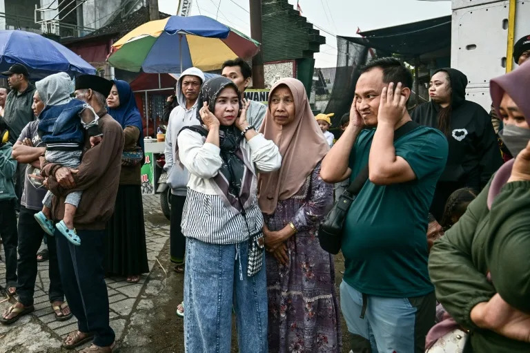 Indonesia turns down ear-splitting 'haram' street parties