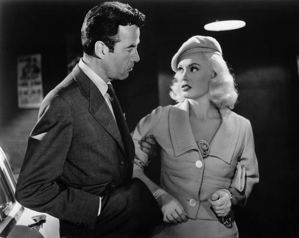 GUNS, GIRLS, AND GANGSTERS, Gerald Mohr, Mamie Van Doren, 1959