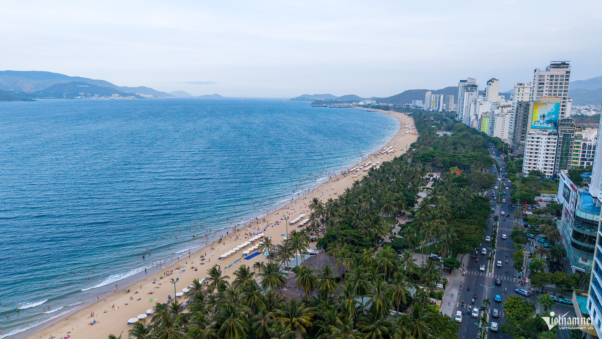Diện mạo khác lạ của bãi biển Nha Trang sau khi dẹp loạt công trình chắn biển