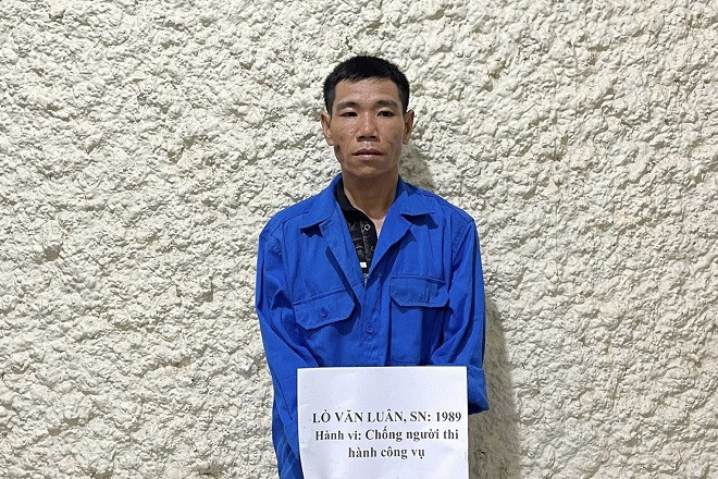 Tạm giữ đối tượng lăng mạ, đấm CSGT gây thương tích ở Sơn La