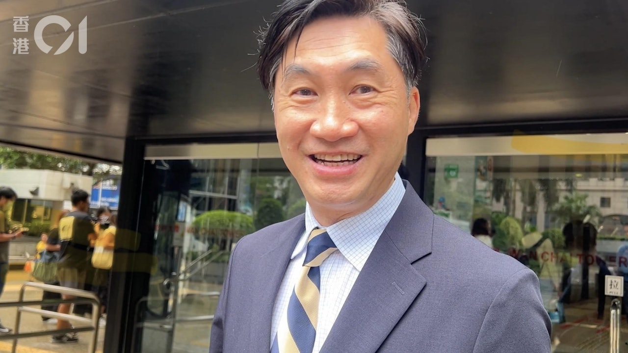 指揮官稱被示威者咬傷指索償　稱手指仍覺痹痛　被質疑身體退化