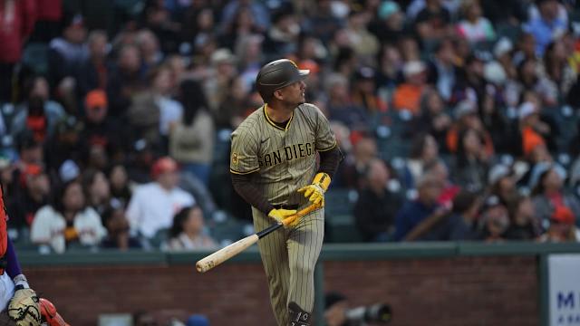 Padres tie Dodgers atop NL West in bizarre day for Shohei Ohtani