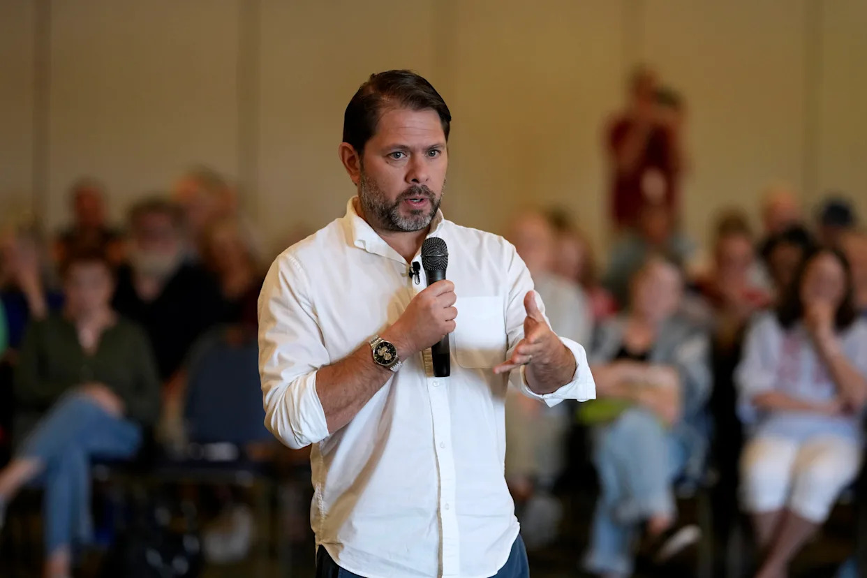 Hundreds cheer Arizona Sen. Ruben Gallego as Democrats take offensive against Trump's tax bill