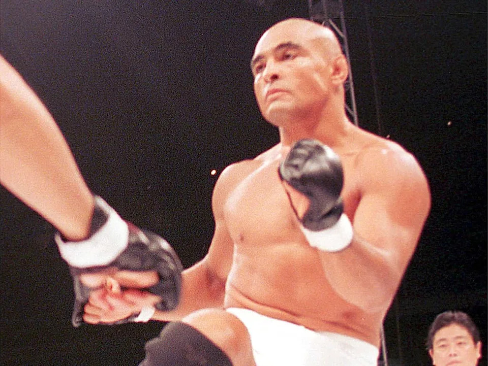 TOKYO, JAPAN - MAY 26: (JAPANESE NEWSPAPERS OUT) Rickson Gracie competes in the match against Masakatsu Funaki during the Colosseum 2000 at Tokyo Dome on May 26, 2000 in Tokyo, Japan. (Photo by Sankei via Getty Images)