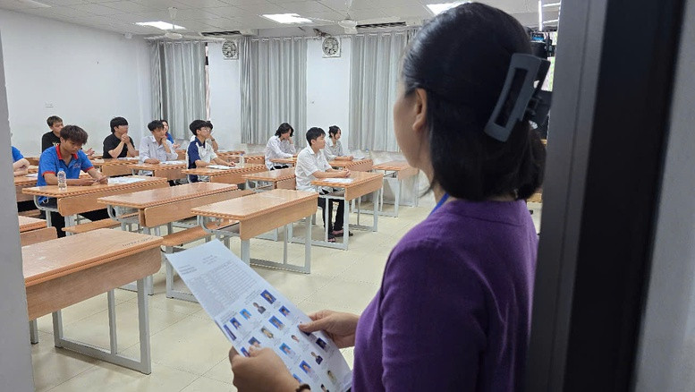 Thứ trưởng Bộ GD-ĐT: Điểm chuẩn năm 2025 không tăng bất thường