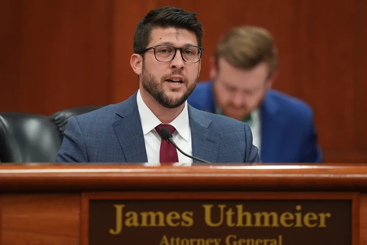 Some Florida officers are continuing to charge people under halted immigration law