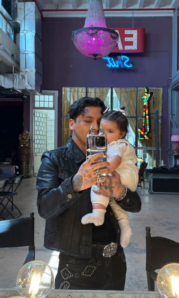 cristian nodal y su hija inti