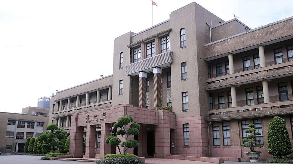 軍公教加薪行政院提2版本 普發現金、財劃法、關稅增變數