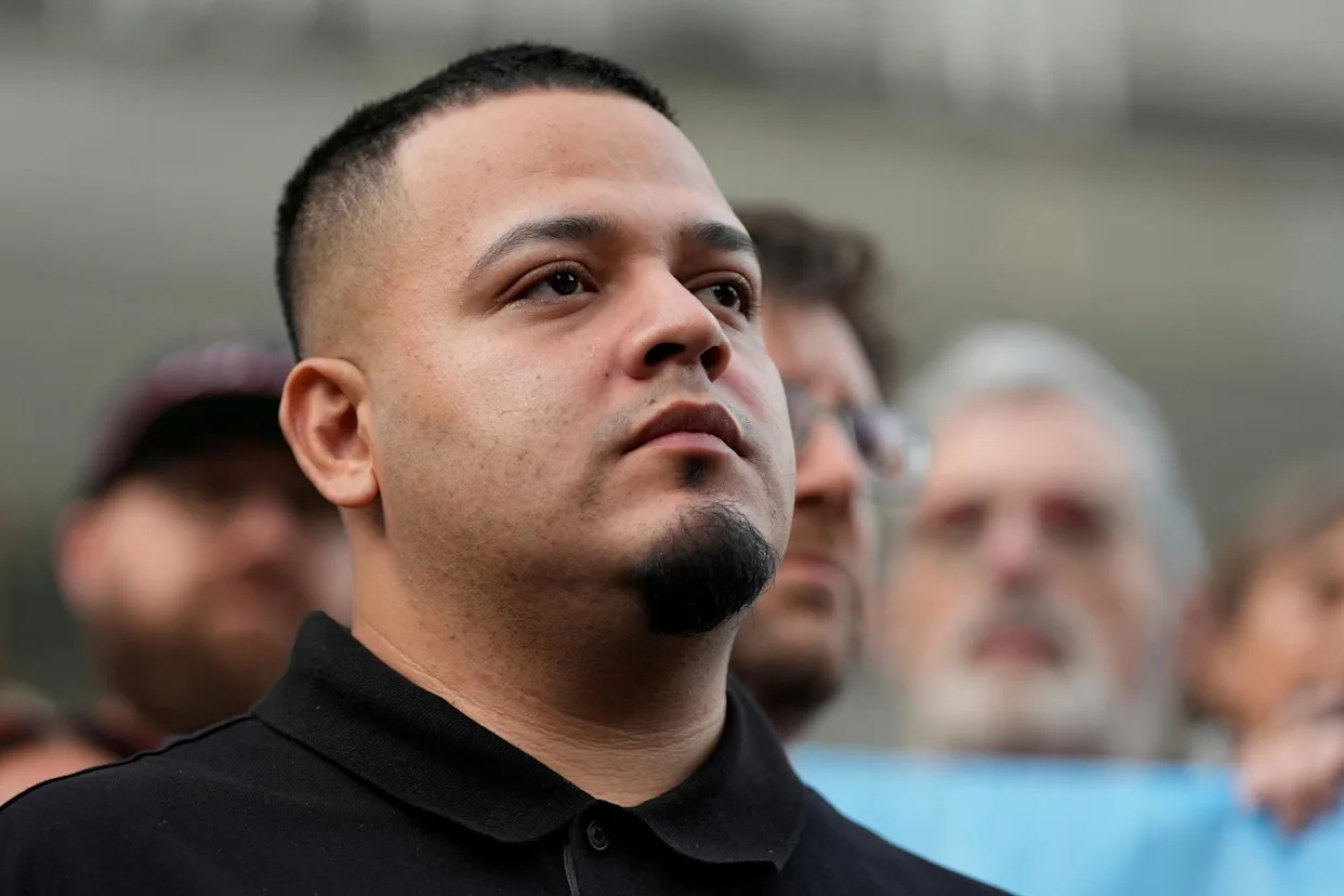 Judge blocks Trump administration from deporting Kilmar Ábrego García again