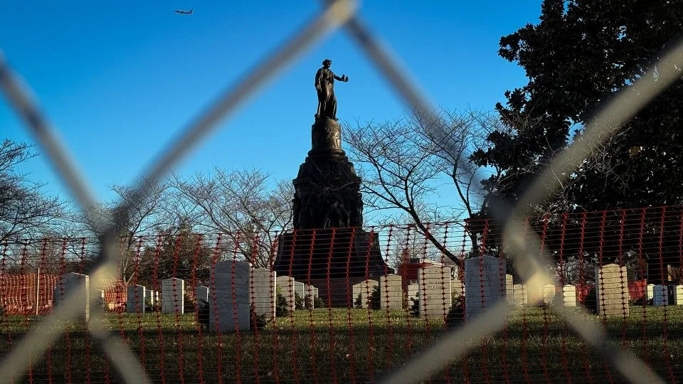 Trump administration to reinstall two Confederate statues