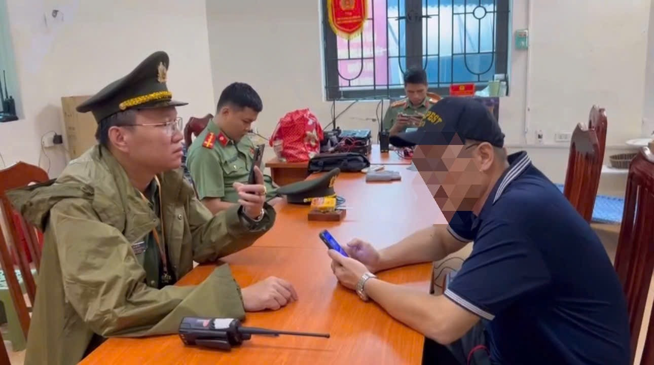 Công an Hà Nội dẹp tình trạng ‘giữ chỗ’ cho thuê ghế xem diễu binh