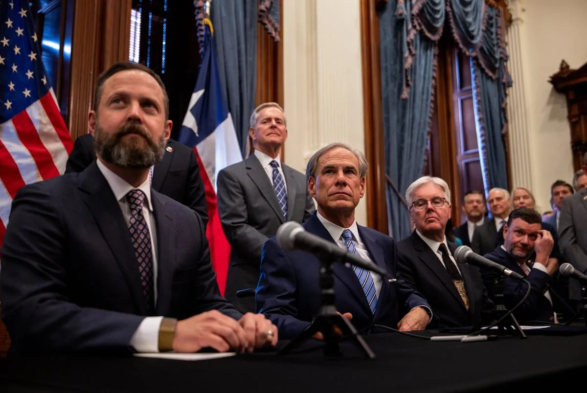Abbott vows to immediately call Texas lawmakers back to work if special session ends without new maps