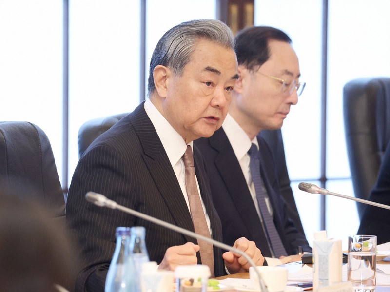 中国外相、終戦記念日に談話　歴史認識巡り「正しい選択求める」