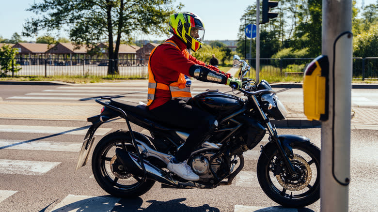 Dead Red Laws: Every US State Where It's Legal For Motorcycles To Run A Red Light